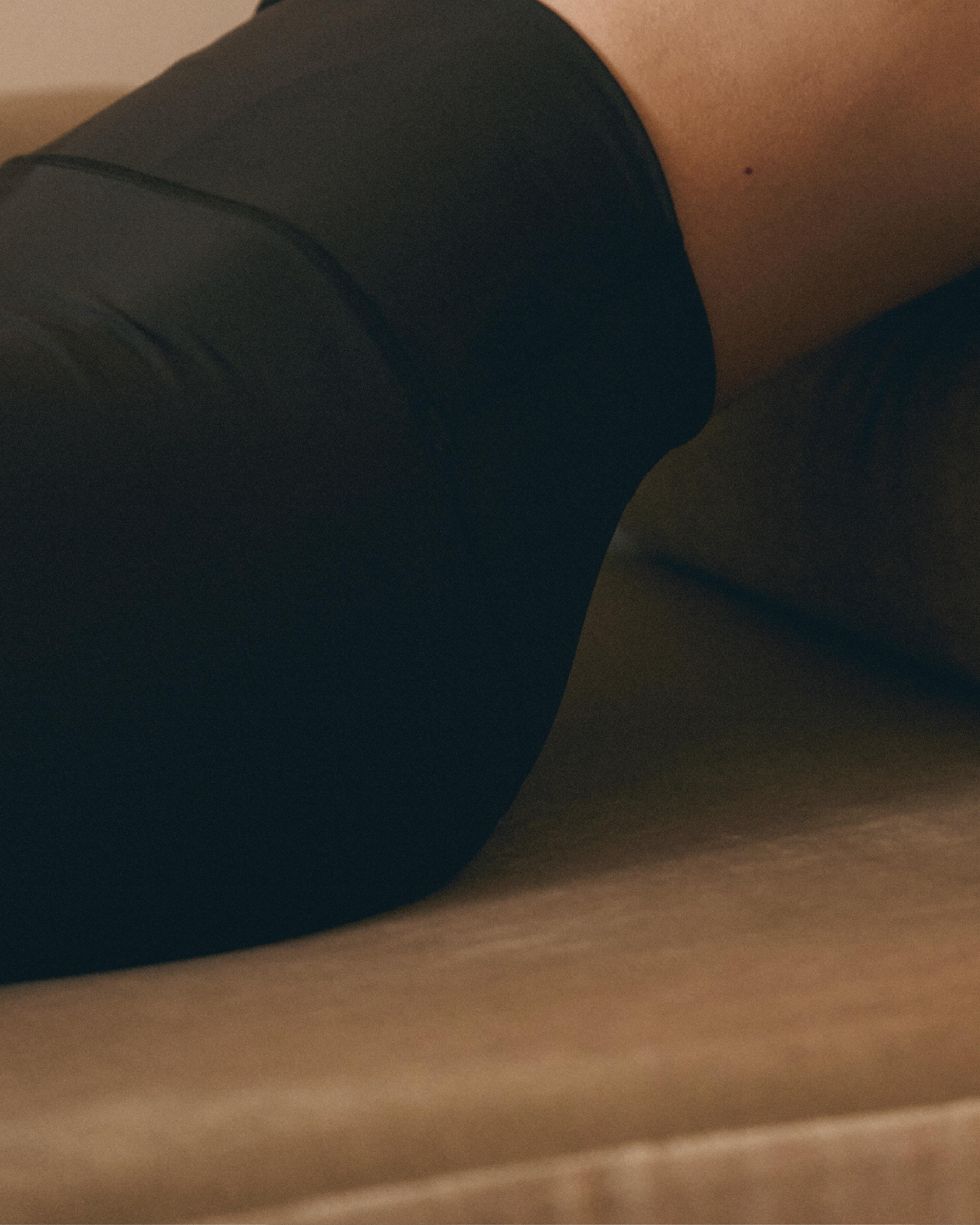 高腰腿型修飾緊身褲